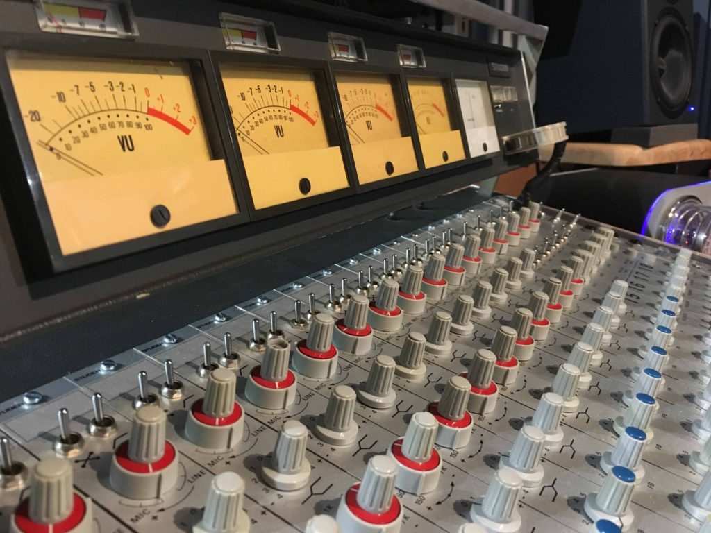 Vumètres analogiques de la console Studer 269